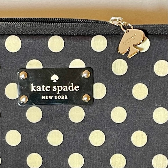 Kate Spade polka dot laptop case black and white, good condition minor flaw - Picture 4 of 6